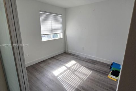 Снять в аренду таунхаус в Холливуд, Флорида 3 спальни, 162.39м2, № 1986192 - фото 16