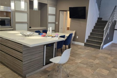 Снять в аренду таунхаус в Холливуд, Флорида 3 спальни, 162.39м2, № 1986192 - фото 8