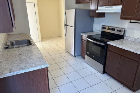 Casa en alquiler en Miami Gardens, Florida, 3 dormitorios, 96.06 m2 № 2010786 - foto 7