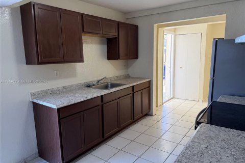 Casa en alquiler en Miami Gardens, Florida, 3 dormitorios, 96.06 m2 № 2010786 - foto 8