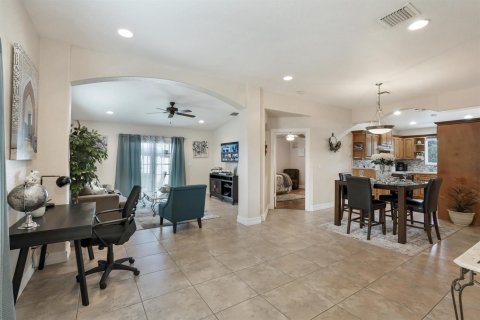 Villa ou maison à louer à Fort Lauderdale, Floride: 4 chambres, 137.4 m2 № 2191793 - photo 6