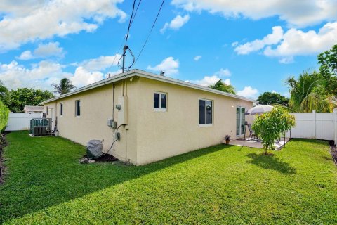 Villa ou maison à louer à Fort Lauderdale, Floride: 4 chambres, 137.4 m2 № 2191793 - photo 24