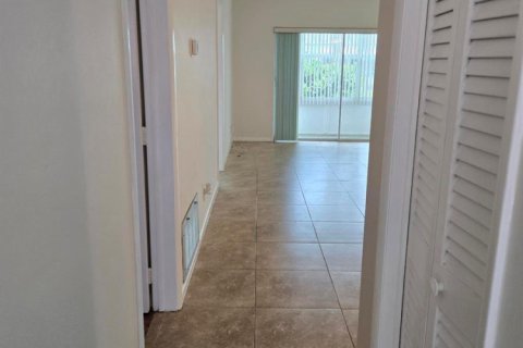 Copropriété à vendre à Pompano Beach, Floride: 2 chambres, 65.5 m2 № 2084941 - photo 4
