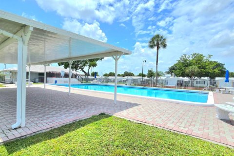 Copropriété à vendre à Pompano Beach, Floride: 2 chambres, 65.5 m2 № 2084941 - photo 3