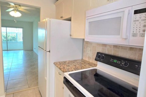 Copropriété à vendre à Pompano Beach, Floride: 2 chambres, 65.5 m2 № 2084941 - photo 6