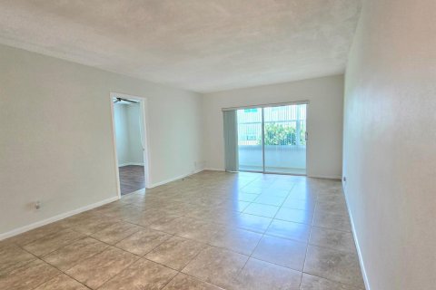 Copropriété à vendre à Pompano Beach, Floride: 2 chambres, 65.5 m2 № 2084941 - photo 8
