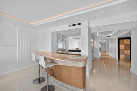 Condo in Aventura, Florida, 2 bedrooms  № 1924511 - photo 17