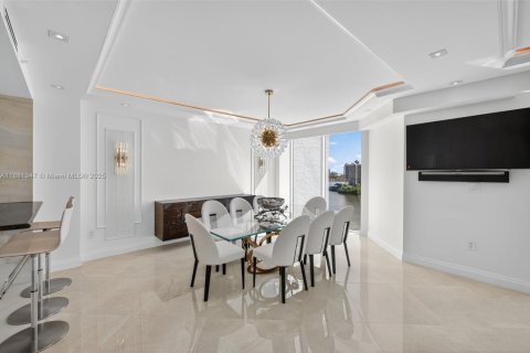 Condo in Aventura, Florida, 2 bedrooms  № 1924511 - photo 13