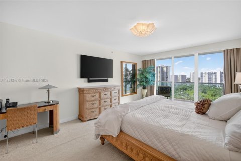Condo in Aventura, Florida, 2 bedrooms  № 1924511 - photo 25