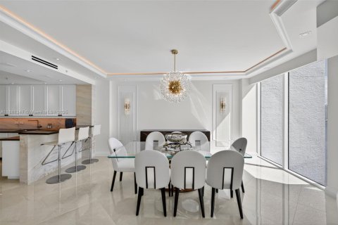 Condo in Aventura, Florida, 2 bedrooms  № 1924511 - photo 11