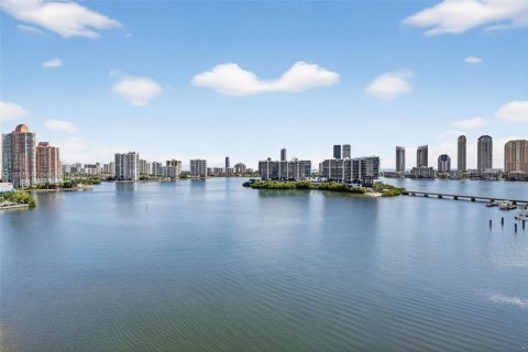 Condo in Aventura, Florida, 2 bedrooms  № 1924511 - photo 4