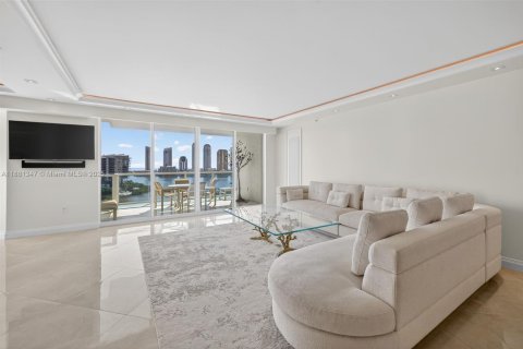 Condo in Aventura, Florida, 2 bedrooms  № 1924511 - photo 9