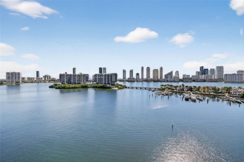 Condo in Aventura, Florida, 2 bedrooms  № 1924511 - photo 3
