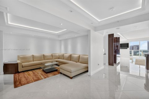 Condo in Aventura, Florida, 2 bedrooms  № 1924511 - photo 19