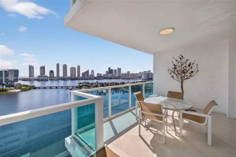 Condo in Aventura, Florida, 2 bedrooms  № 1924511 - photo 23