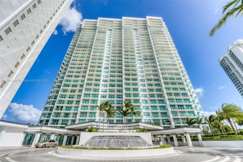 Condo in Aventura, Florida, 2 bedrooms  № 1924511 - photo 1