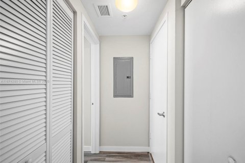 Condominio en venta en Miami, Florida, 1 dormitorio, 78.6 m2 № 1980370 - foto 12