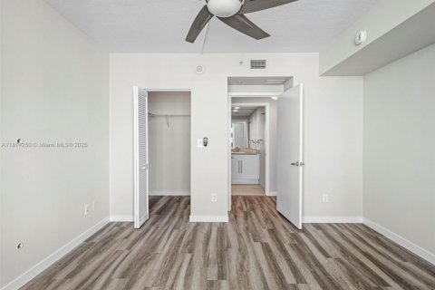 Condominio en venta en Miami, Florida, 1 dormitorio, 78.6 m2 № 1980370 - foto 16