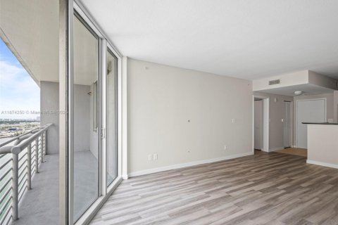Condominio en venta en Miami, Florida, 1 dormitorio, 78.6 m2 № 1980370 - foto 7
