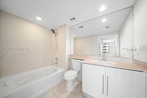 Condominio en venta en Miami, Florida, 1 dormitorio, 78.6 m2 № 1980370 - foto 13