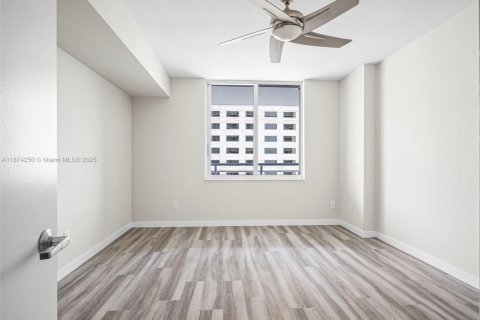 Condominio en venta en Miami, Florida, 1 dormitorio, 78.6 m2 № 1980370 - foto 15
