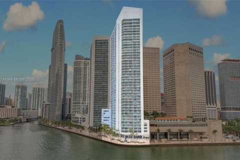 Condominio en venta en Miami, Florida, 1 dormitorio, 78.6 m2 № 1980370 - foto 1