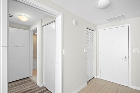 Condominio en venta en Miami, Florida, 1 dormitorio, 78.6 m2 № 1980370 - foto 11