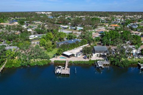 Immobilier commercial à vendre à Sarasota, Floride: 4 chambres, 136.19 m2 № 1539458 - photo 4