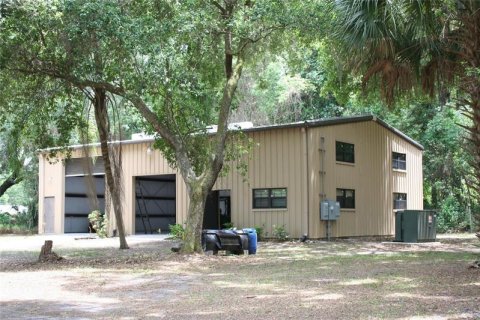 Commercial property in Crescent City, Florida № 1108416 - photo 1