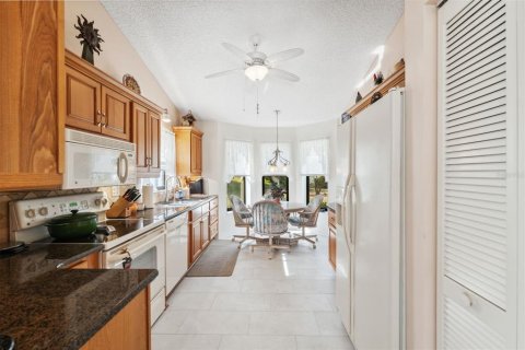 Condo in New Port Richey, Florida, 2 bedrooms  № 1734798 - photo 9