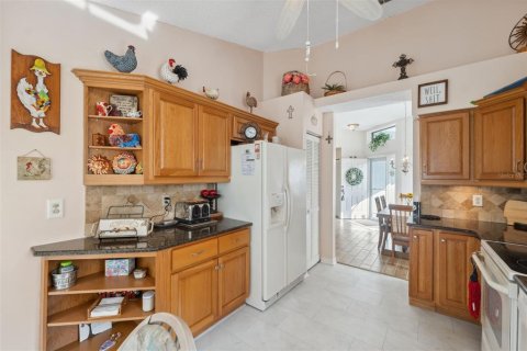 Condo in New Port Richey, Florida, 2 bedrooms  № 1734798 - photo 12