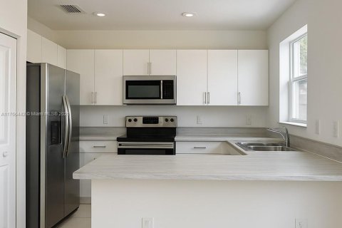 Townhouse in Homestead, Florida 3 bedrooms, 137.77 sq.m. № 1587807 - photo 5