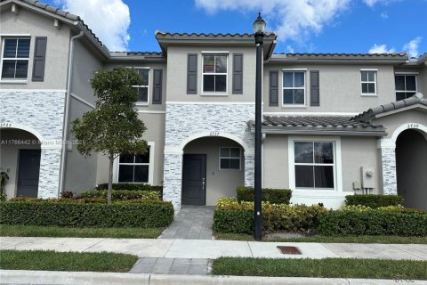 Townhouse in Homestead, Florida 3 bedrooms, 137.77 sq.m. № 1587807 - photo 1