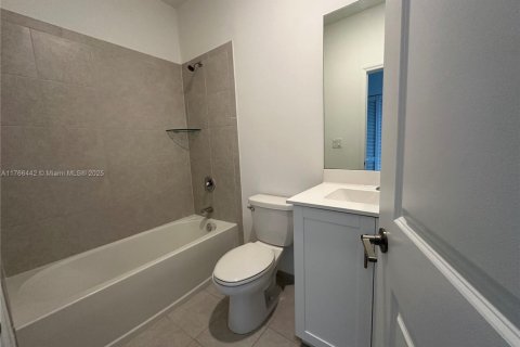 Townhouse in Homestead, Florida 3 bedrooms, 137.77 sq.m. № 1587807 - photo 14