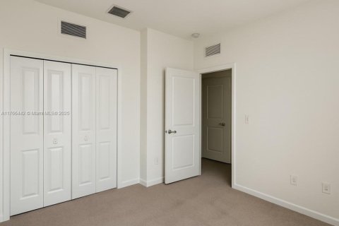 Townhouse in Homestead, Florida 3 bedrooms, 137.77 sq.m. № 1587807 - photo 11