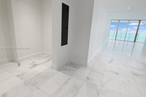 Apartamento en alquiler en Miami, Florida, 2 dormitorios, 177.44 m2 № 2045181 - foto 4