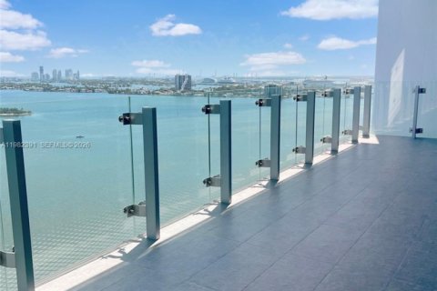 Apartamento en alquiler en Miami, Florida, 2 dormitorios, 177.44 m2 № 2045181 - foto 7