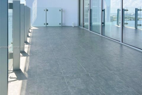 Apartamento en alquiler en Miami, Florida, 2 dormitorios, 177.44 m2 № 2045181 - foto 6