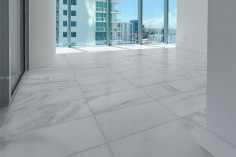 Apartamento en alquiler en Miami, Florida, 2 dormitorios, 177.44 m2 № 2045181 - foto 14