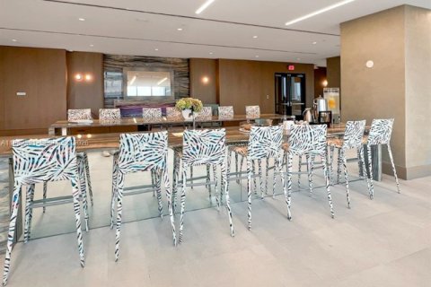 Apartamento en alquiler en Miami, Florida, 2 dormitorios, 177.44 m2 № 2045181 - foto 24