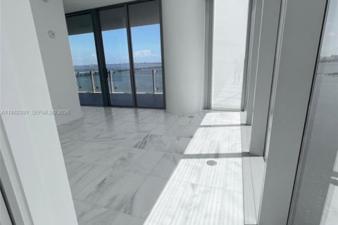 Apartamento en alquiler en Miami, Florida, 2 dormitorios, 177.44 m2 № 2045181 - foto 11