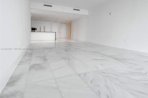 Apartamento en alquiler en Miami, Florida, 2 dormitorios, 177.44 m2 № 2045181 - foto 5