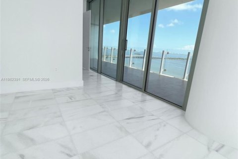 Apartamento en alquiler en Miami, Florida, 2 dormitorios, 177.44 m2 № 2045181 - foto 13