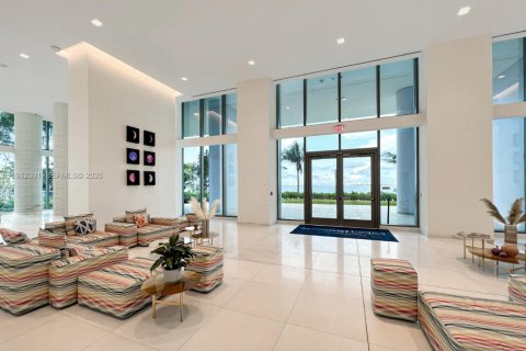Apartamento en alquiler en Miami, Florida, 2 dormitorios, 177.44 m2 № 2045181 - foto 17