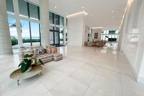 Apartamento en alquiler en Miami, Florida, 2 dormitorios, 177.44 m2 № 2045181 - foto 18