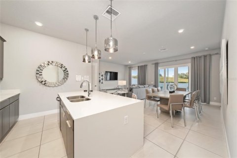Condo in Four Corners, Florida, 3 bedrooms  № 2206845 - photo 9