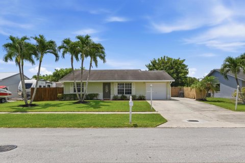 Casa en Lake Worth, Florida 3 dormitorios, 143.44 m2 № 2171705