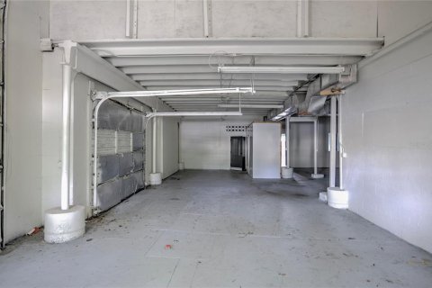 Propiedad comercial en alquiler en Largo, Florida, 481.05 m2 № 1754743 - foto 4