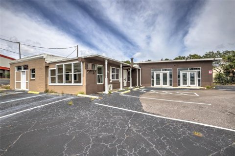 Propiedad comercial en alquiler en Largo, Florida, 481.05 m2 № 1754743 - foto 1