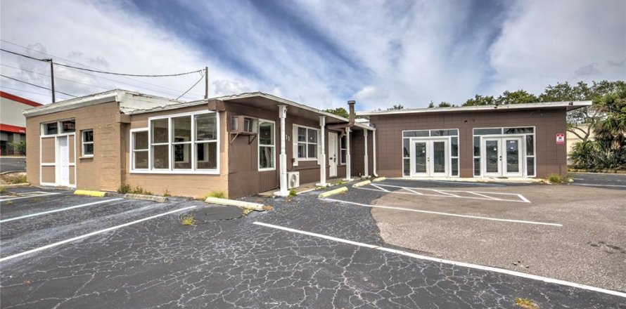 Propiedad comercial en Largo, Florida 481.05 m2 № 1754743